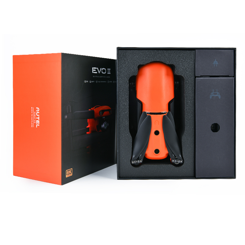 道通AUTEL EVO II無(wú)人機(jī),AUTEL EVO2,道通AUTEL EVO 2是新一代性能標(biāo)桿無(wú)人機(jī)，具備強(qiáng)悍的9公里圖傳40分鐘續(xù)航（無(wú)風(fēng) 勻速飛行），最大抗風(fēng)8級(jí)，最快飛行速度20米/秒。機(jī)身配備12路視覺傳感器，融合主相機(jī)、超聲波、IMU 等19組傳感器，實(shí)時(shí)構(gòu)建三維地圖和規(guī)劃路徑，不僅僅是感知，更可實(shí)現(xiàn)多角度全方位避障。通過模塊化云臺(tái)設(shè)計(jì)，可分為8K版（4800萬(wàn)像素 1/2英寸CMOS）、6K版（2000萬(wàn)像素 1英寸CMOS）、熱成像標(biāo)準(zhǔn)版（320分辨率）、熱成像進(jìn)階版（640分辨率）。