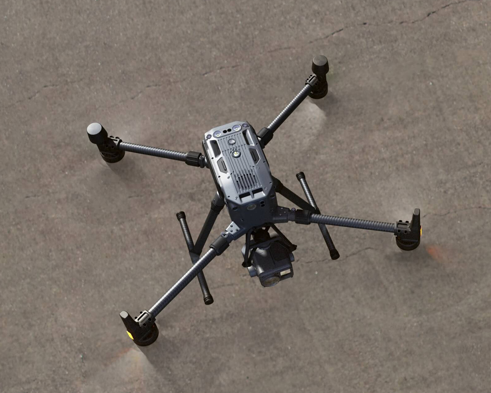 DJI大疆 禪思 H20 系列無人機云臺相機,熱成像相機 變焦相機 廣角相機 激光測距儀四合一解決方案,禪思 H20 系列無人機云臺相機是大疆首個混合傳感器解決方案，集多類傳感器于一身，實現(xiàn)真正的效率革命。變焦相機、廣角相機、熱成像相機、激光測距儀四傳感器系統(tǒng)同心協(xié)力，輔以先進的智能算法，為行業(yè)級無人機帶來前所未有的傳感與成像能力。
