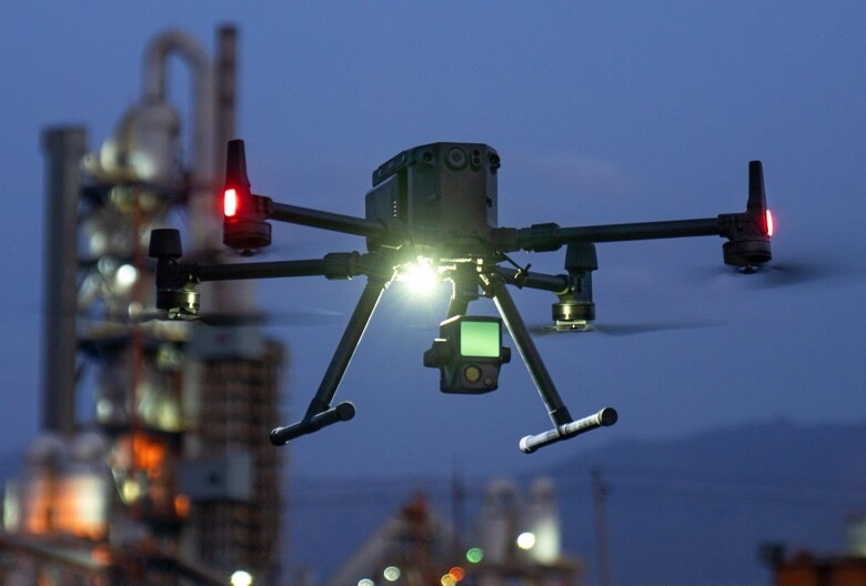 DJI大疆禪思 L1 激光雷達可見光融合測繪相機,DJI大疆禪思 L1 激光雷達可見光融合測繪相機,DJI L1  是一款高度集成、高性價比、易用的行
業(yè)激光雷達負載。一體化集成 Livox 、高精度慣
導、1英寸測繪相機和三軸云臺等模塊，搭配經(jīng)
緯M300 RTK和大疆智圖，形成一體化解決方案，
輕松實現(xiàn)全天候、高效率實時三維數(shù)據(jù)獲取以及
復雜場景下的高精度后處理重建。可應用于測繪、
建筑、電力、林業(yè)、應急安防等領域。